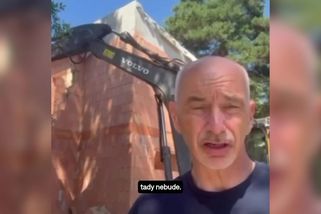 Náměstkyně hejtmana Kuby bourá svůj dům u rybníka Dehtář. Neměla v pořádku povolení - Novinky